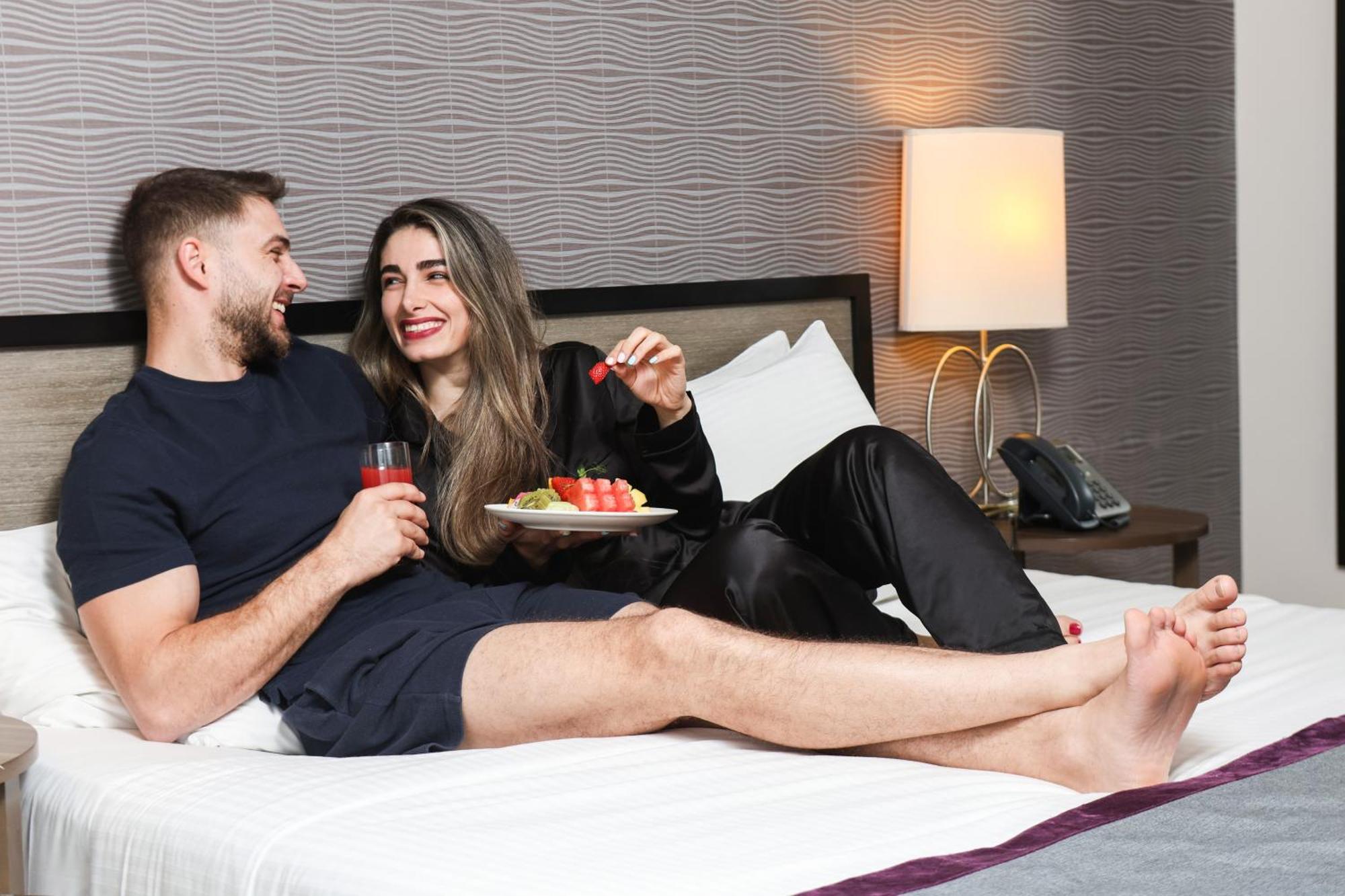 Nassima Tower Hotel Apartments Dubai Eksteriør bilde A couple in bed