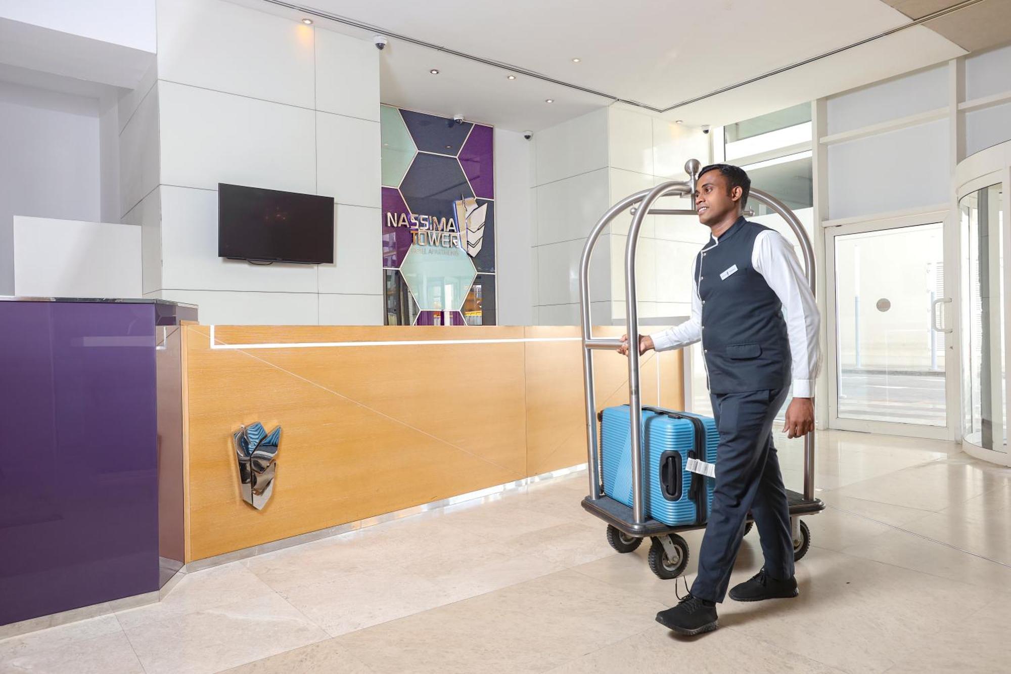 Nassima Tower Hotel Apartments Dubai Eksteriør bilde A bellboy pushing a luggage cart